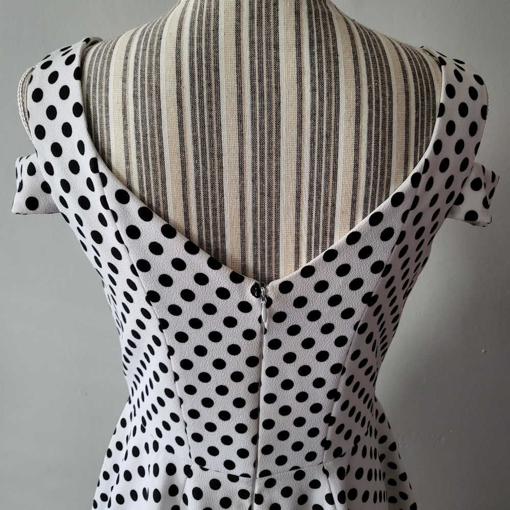 Dress - Picture 4 of 6
